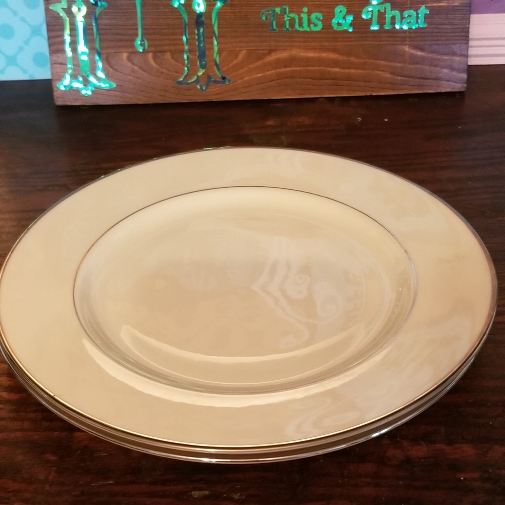 Lenox Montclair dinner platesComes with 3 plates